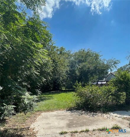913 E Convent St, Victoria, TX 77901