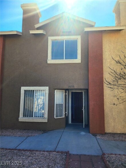 3850 Soda Springs Dr, Las Vegas, NV 89115