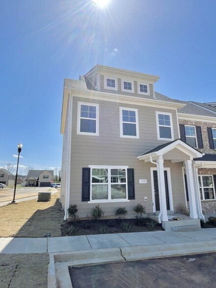 195 Addi St, Pleasant View, TN 37146