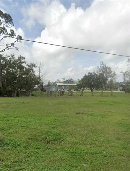 502 Woodhaven Dr, Houma, LA 70363