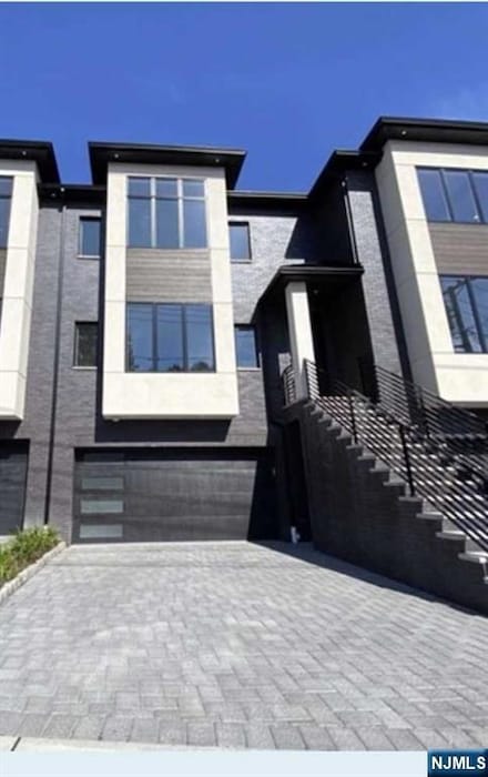 2046B Hoefleys Ln, Fort Lee, NJ 07024