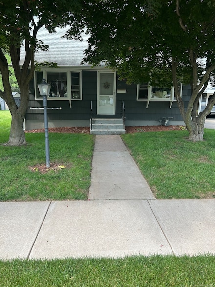 21 Salem Rd, Manchester, CT 06040