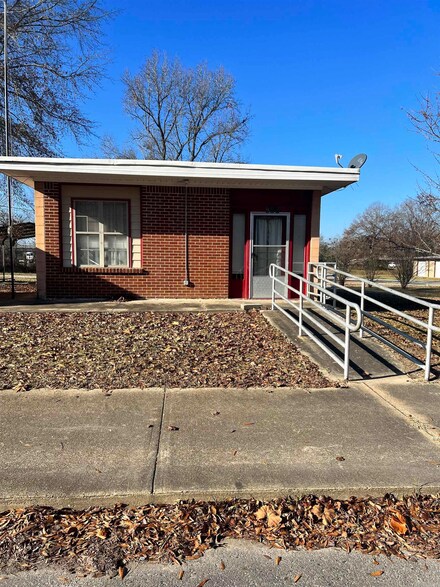 803 Main St, Leola, AR 72084