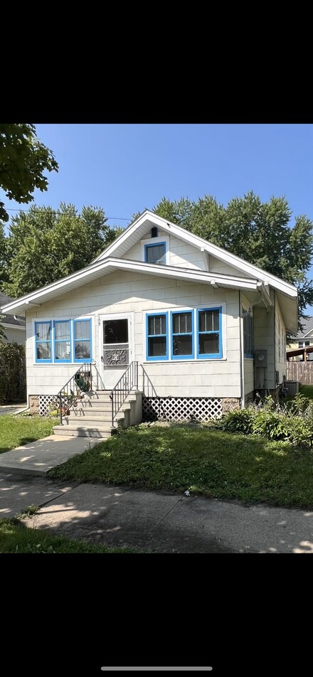 109 6th St NW, Austin, MN 55912