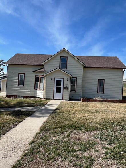 217 Needham St, Winside, NE 68790