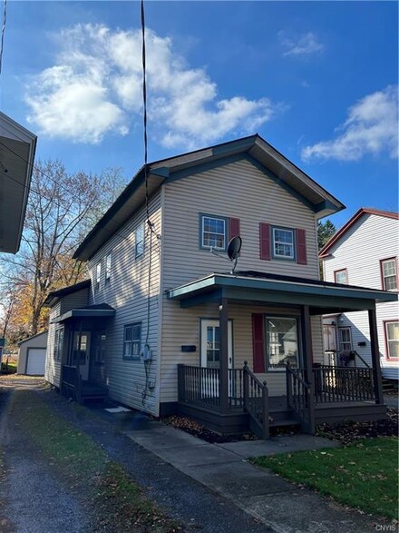 25 Park St, Pulaski, NY 13142