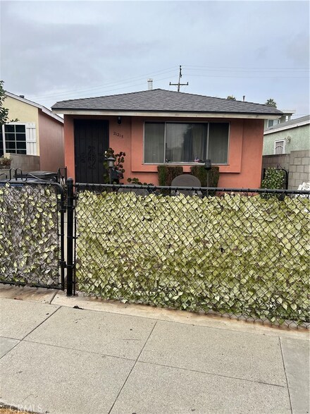 21215 S Santa fe Ave, Long Beach, CA 90810