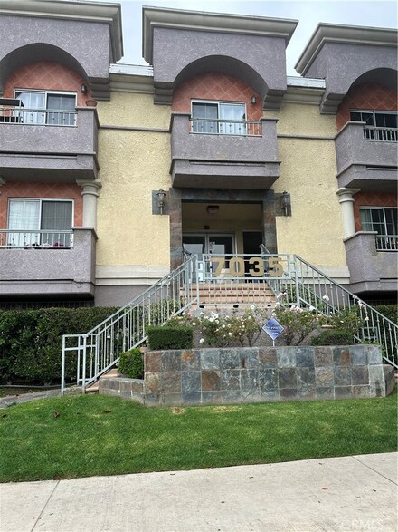 7035 Woodley Ave Unit 210, Van Nuys, CA 91406