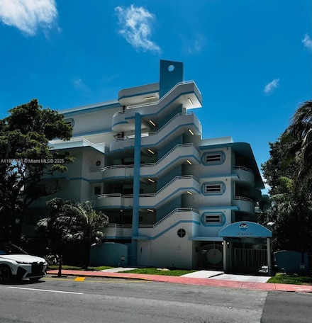 9156 Collins Ave Unit 310, Surfside, FL 33154