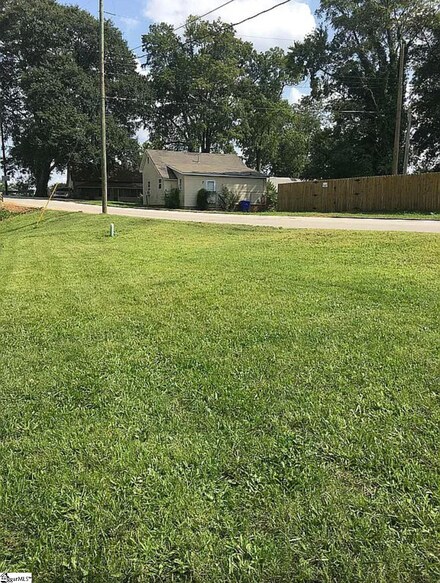 700 Birnie St, Greenville, SC 29611