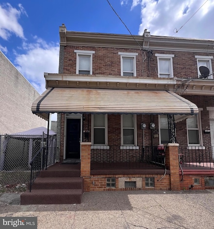 906 S 8th St, Camden, NJ 08103