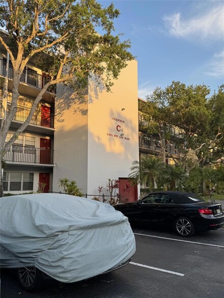 1401 SW 134th Way Unit 105, Pembroke Pines, FL 33027
