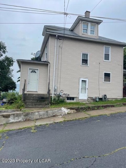 26 John St, Pittston, PA 18640