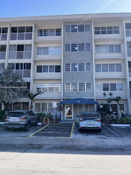 330 SE 2nd St Unit 404G, Hallandale Beach, FL 33009