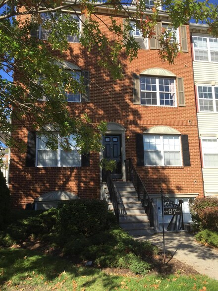 97 Wickliffe St, Newark, NJ 07103