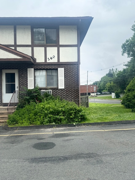 260 Scott Rd Unit 1, Waterbury, CT 06705