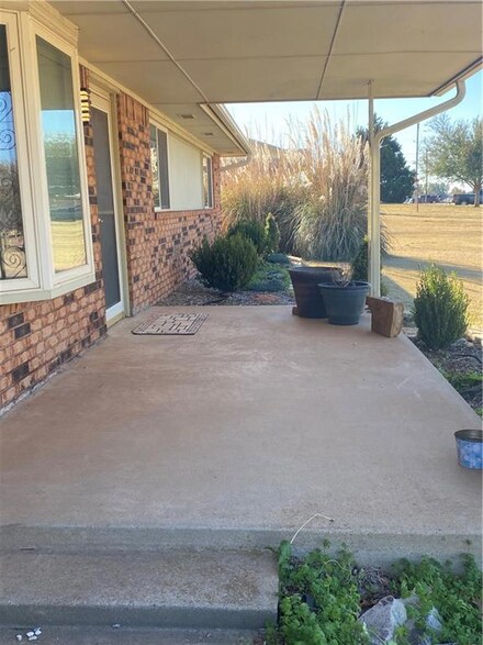 218 N Maryella Terrace, Mustang, OK 73064