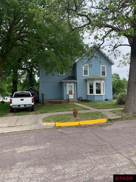 100 Greenback St NW, Sleepy Eye, MN 56085