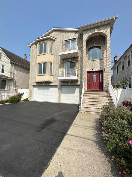 663 Chestnut St, Kearny, NJ 07032