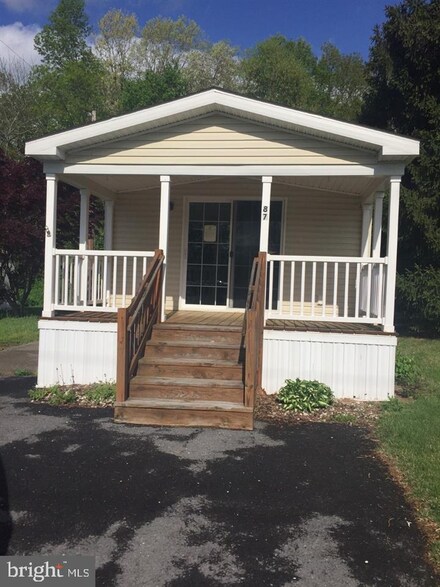 87 Paradise Ln, New Bloomfield, PA 17068