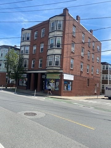 208A Washington St Unit 4, Somerville, MA 02143