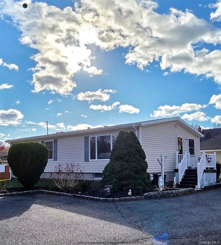 146 Webster Ave, Ronkonkoma, NY 11779