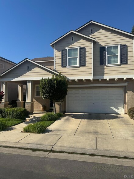 619 W Edinburgh Ln, Clovis, CA 93619