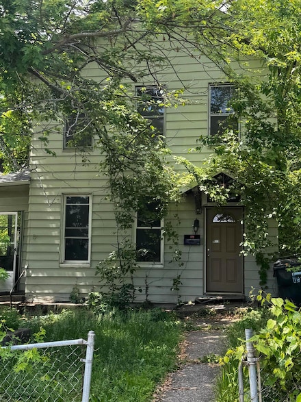 706 Farnam St, Davenport, IA 52803