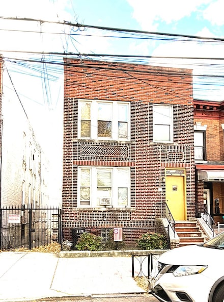 2120 Chatterton Ave, Bronx, NY 10472