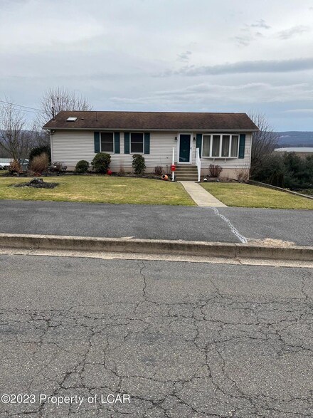 680 Main Rd, Hanover Township, PA 18706