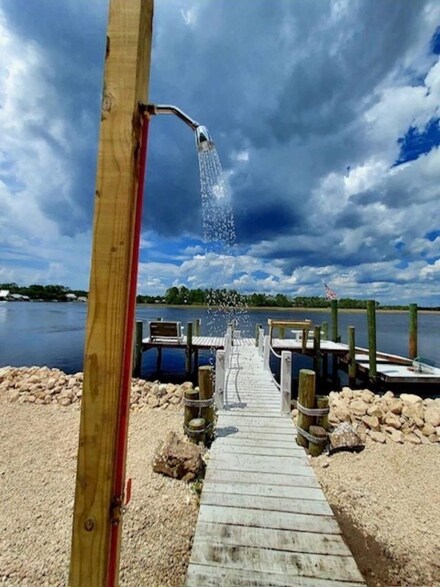 261 River Rd, Carrabelle, FL 32322
