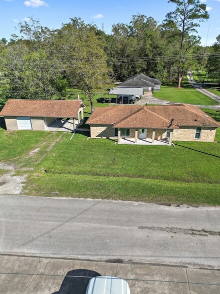 204 Chism St, Devers, TX 77538