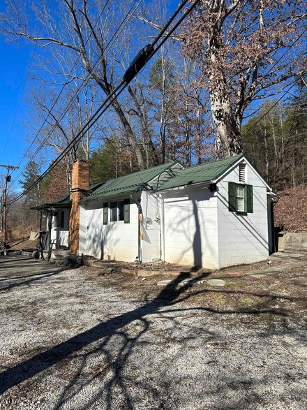 1271 Donta Rd, Ashland, KY 41102