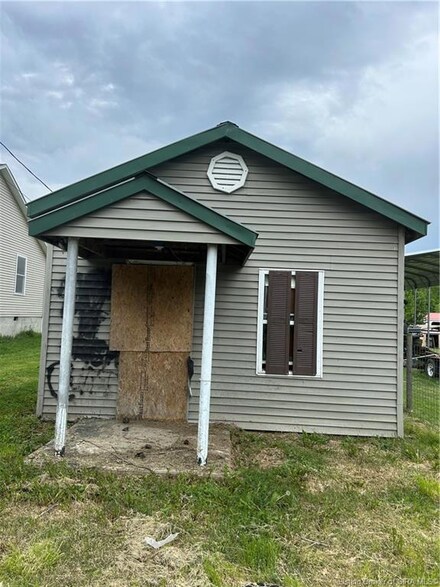 206 N Front St, Henryville, IN 47126