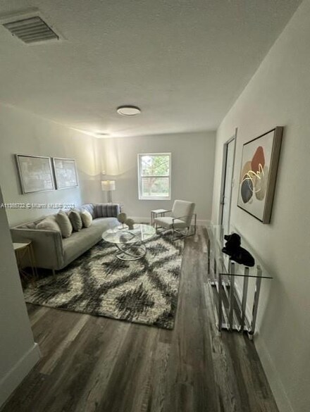 617 NW 43rd Ct, Oakland Park, FL 33309