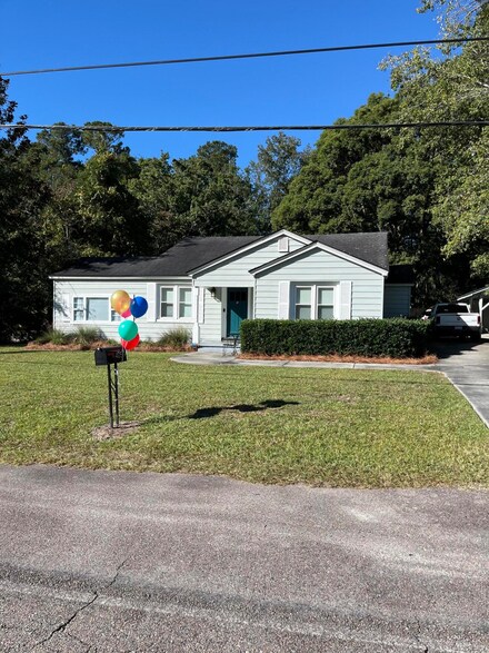 405 Ravenwood Rd, Walterboro, SC 29488