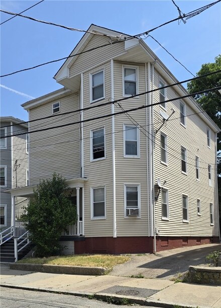 69 Ayrault St, Providence, RI 02908