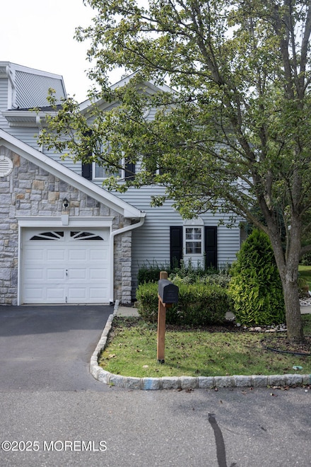 49 Rozalyn Ln, South Amboy, NJ 08879