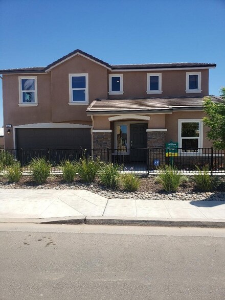 5547 W Lansing Way, Fresno, CA 93722