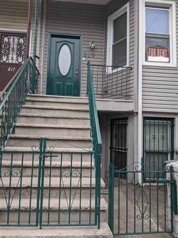 219 Academy St Unit 2, Jersey City, NJ 07306