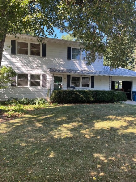 840 E North St, Morris, IL 60450