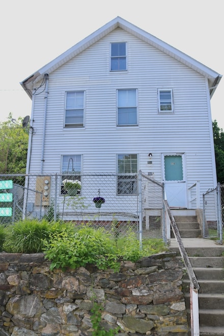 114 Mathewson St Unit 116, Jewett City, CT 06351