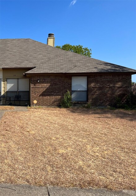 719 Westover Dr, Lancaster, TX 75134