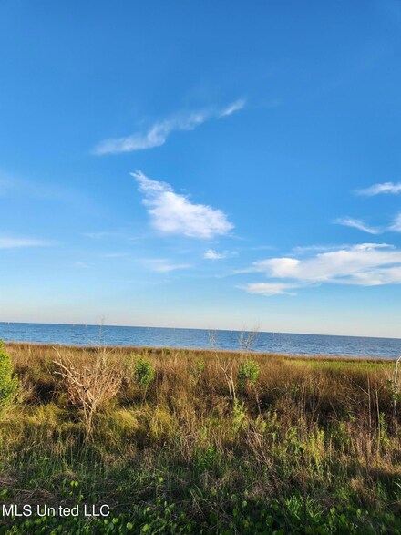 5099 Ioor Ave, Bay Saint Louis, MS 39520