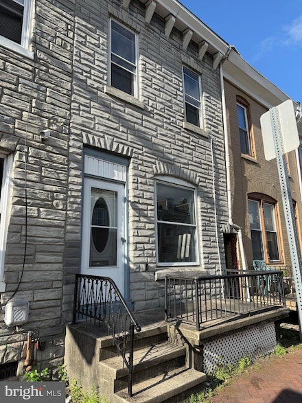 1048 Chestnut St, Reading, PA 19602