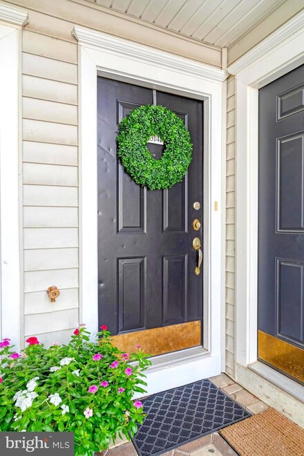 13141 Marcey Creek Rd, Herndon, VA 20171