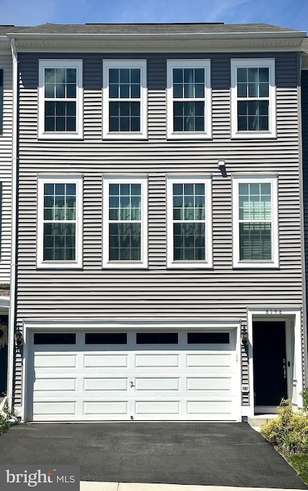 8198 Maude Ln, Manassas, VA 20110