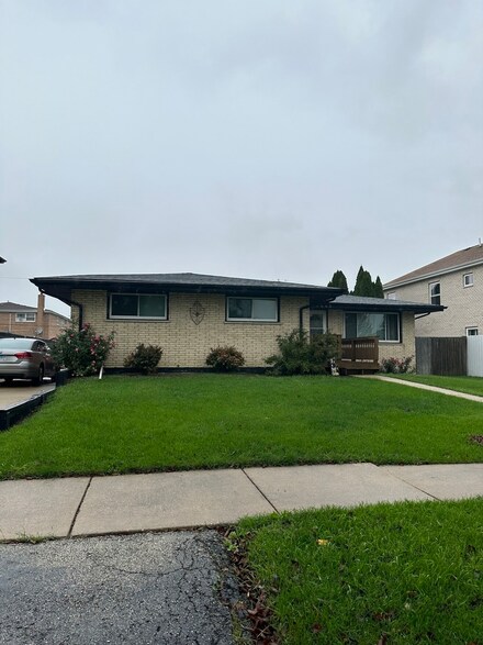 7848 W 80th Place, Bridgeview, IL 60455