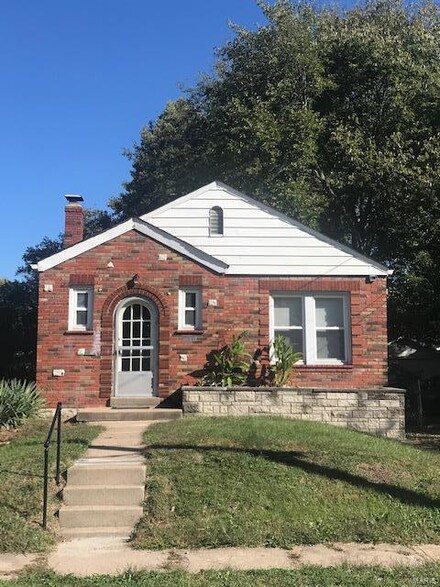 9283 E Breckenridge Rd, Saint Louis, MO 63114