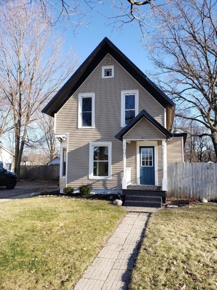 211 Court St, Otsego, MI 49078